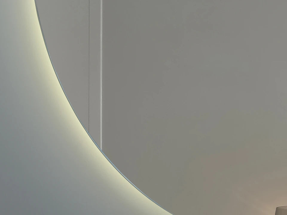 Jill Rechts | LED Badkamerspiegel – Halfrond Design met Verwarming, Touchbediening & Indirect Licht – 40 cm tot 80 cm breed
