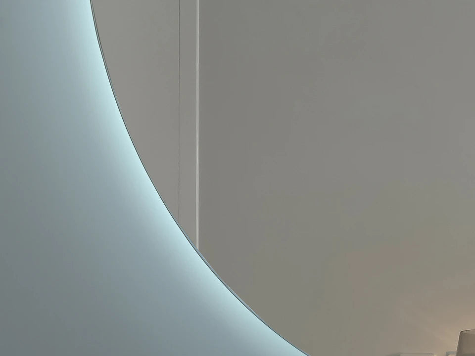 Jill Rechts | LED Badkamerspiegel – Halfrond Design met Verwarming, Touchbediening & Indirect Licht – 40 cm tot 80 cm breed