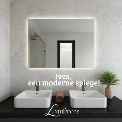 Iris | LED Badkamerspiegel – Met Digitale Klok, Voorverlichting & Verwarming - 80cm tot 200 cm breed